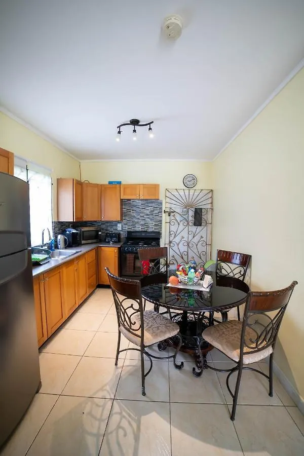 Nickels Garden Villas 몬테고 베이 0*,