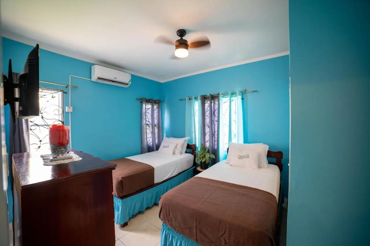 Nickels Garden Villas 몬테고 베이