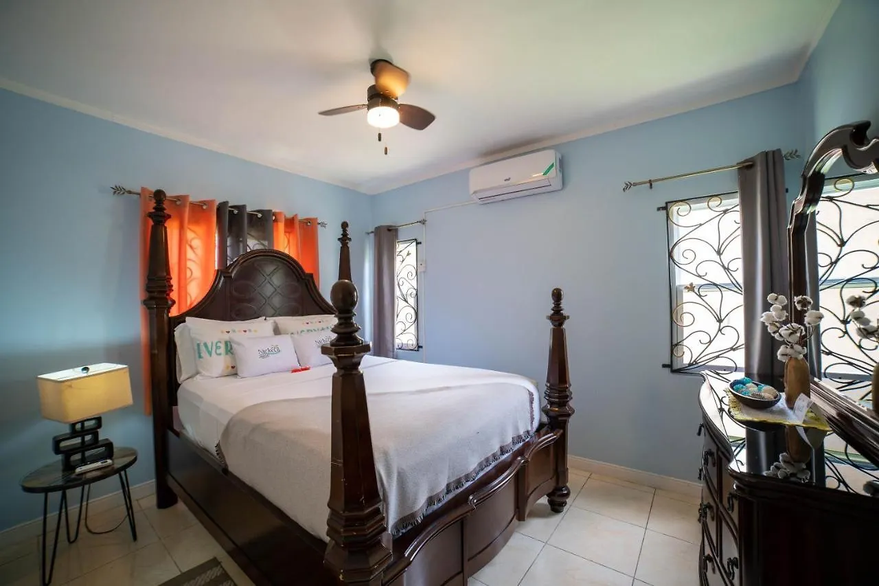 Nickels Garden Villas 몬테고 베이 0*,